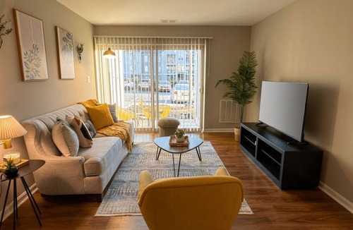 Reston Bed & Breakfast | Waterside - Unit 11 Reston
