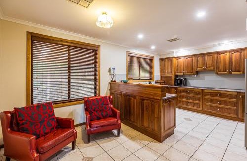 Upper Wakefield House | Watervale Hotel Guesthouse