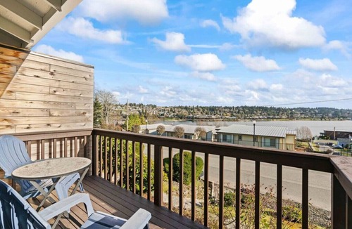 Bremerton Villa | Waterview 2 Bedroom, Pet Friendly Duplex Unit