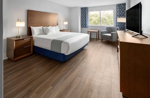 Vicksburg Hotel | WaterView Casino & Hotel, Trademark Collection by Wyndham