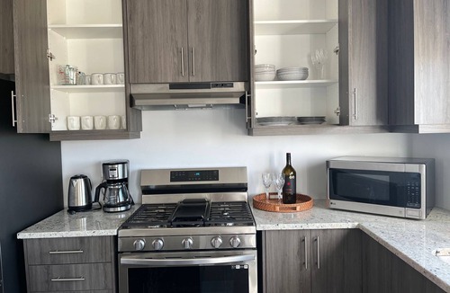 Welland House | Waterview Estates Air BnB feels home away home.20 min drive to Niagara falls