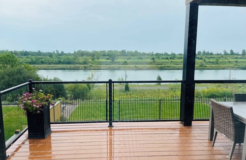 Welland House | Waterview Estates Luxurious Stay is 20min from Niagara falls, stunning location