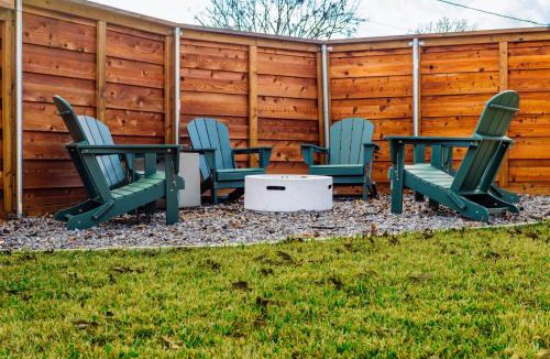 Richardson House | Waterview Residence 4 BD 2 Kings Fire Pit