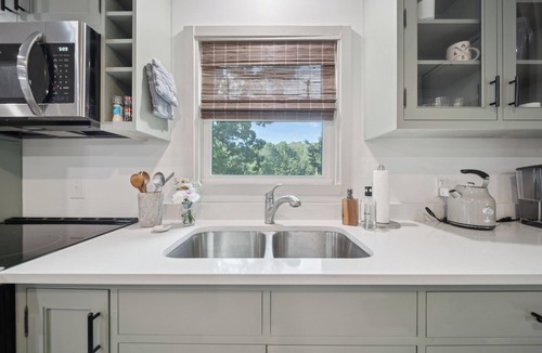 Pryor Cabin | Waterview Retreat w/Screened Porch & Firepit