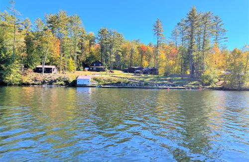 Lake Luzerne House | Waterview Seven Bedroom Riverside Lodge