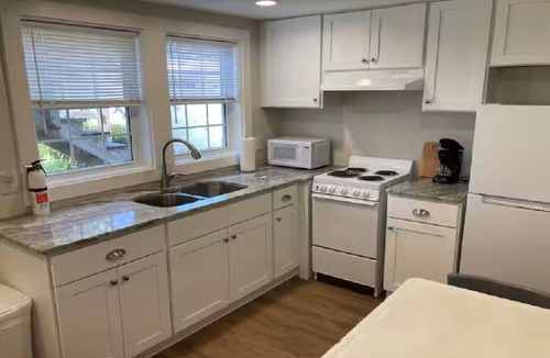 Swansboro Apartment | Waterview Swansboro #4. One block from everything! Cozy 1 Bdrm/1Bth.