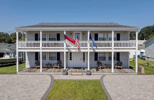 Swansboro Apartment | Waterview Swansboro #4. One block from everything! Cozy 1 Bdrm/1Bth.