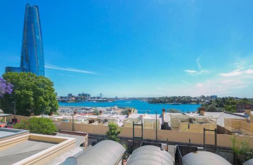 Millers Point House | Waterview terrace in rock