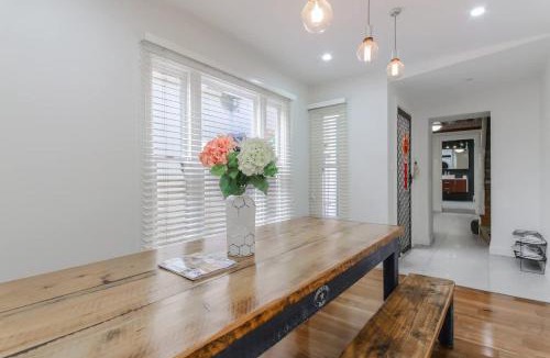 Millers Point House | Waterview terrace in rock