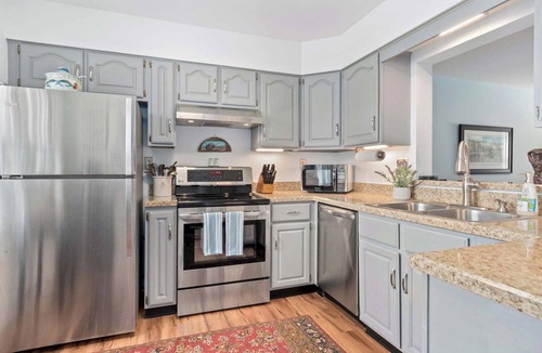 Cambridge House | Waterviews, Comfort & Convenience!