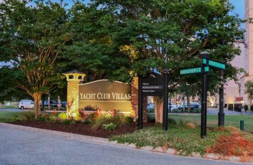 North Myrtle Beach Apartment | Waterway Villa! 1950sqft, End Unit, Ground Floor, Huge Pool!