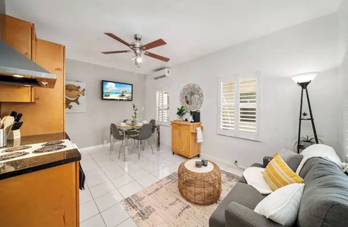 Hollywood Lakes Apartment | Waterways Komffy