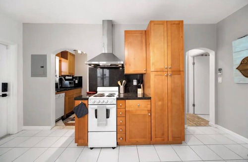 Hollywood Lakes Apartment | Waterways Komffy