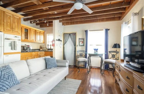 Hollywood Lakes Apartment | Waterways Komffy