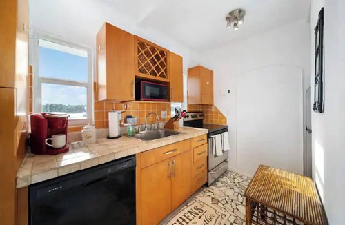 Hollywood Lakes Apartment | Waterways Komffy