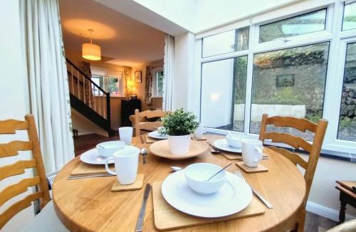 Porth House | Waterwitch Cottage