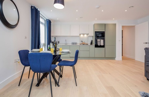 Watford Apartment | Watford Cassio Deluxe - Modernview Serviced Accommodation