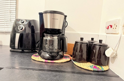 Watford Apartment | WATFORD URBAN HAVEN STYLISH FLAT WITH PARKING