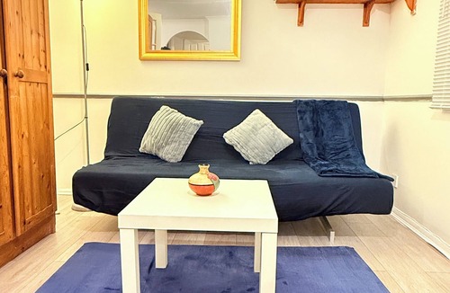 Watford Apartment | WATFORD URBAN HAVEN STYLISH FLAT WITH PARKING