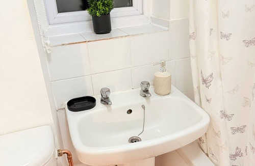 Watford Apartment | WATFORD URBAN HAVEN STYLISH FLAT WITH PARKING