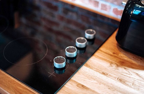 Watford Apartment | Watford WD18 - Sleek and Pet-friendly Studio Flat with FREE WIFI and PARKING