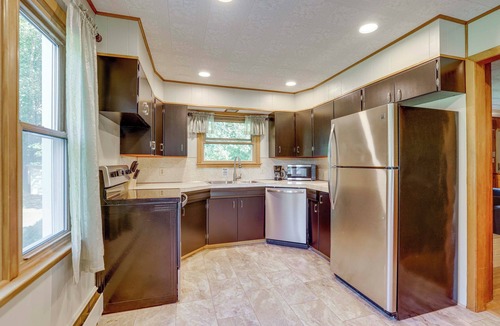 Watkins Glen House | Watkins Glen Home w/Hot Tub ~ 3 Mi to Raceway!