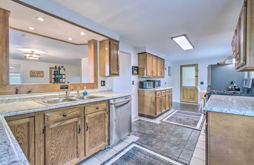 Town of Reading House | Watkins Glen Lakeview Cottage w/Waterfall!