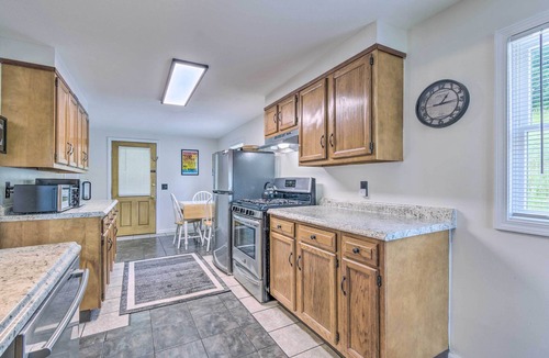 Town of Reading House | Watkins Glen Lakeview Cottage w/Waterfall!