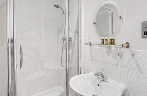 Bread Street Apartment | Watling Street Residence 2