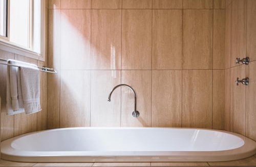 Castlemaine House | Wattle Terrace