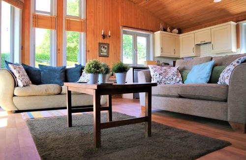 Tiverton House | Wattles-E4527