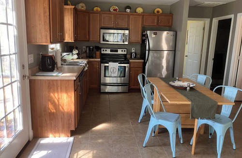 Harriman House | Watts Bar LakefrontnCharming 1-bedroom house & dock in Kingston, Harriman