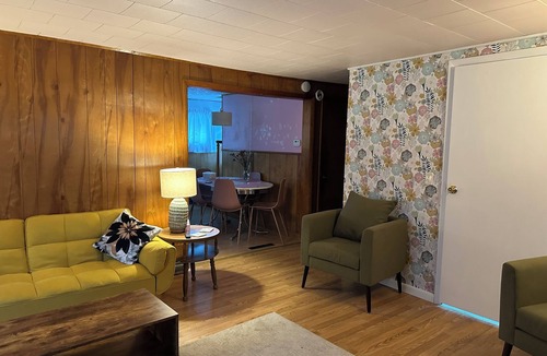 Massena House | Wavabell Step Back to the ’60s—Groovy Stay with a Pink Kitchen Dream! 3bd-2 bath