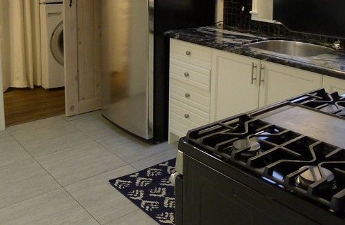 Port Dover Cottage | Wave House - 2 bedroom+Patio+BBQ+Wifi+short walk to DT & beach