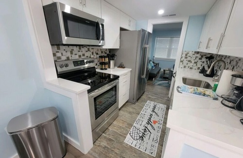 Palmetto Dunes Villa | Wave of relaxation - pet-friendly villa with parking.