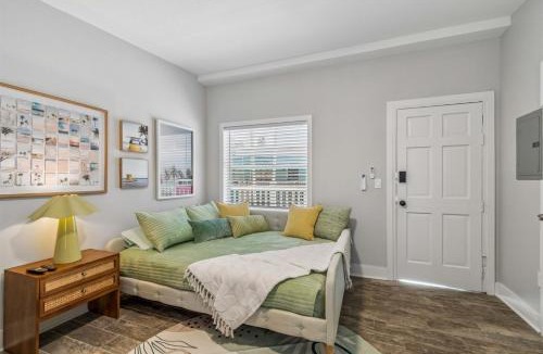 Madeira Beach Apartment | Wave Resort Madeira Beach Florida Studio 2 w Pool