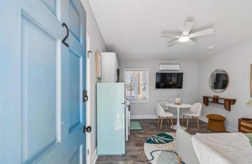 Madeira Beach Apartment | Wave Resort Madeira Beach Florida Studio 2 w Pool