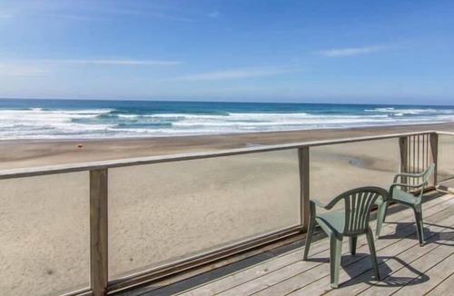 Nelscott House | Wave Watchers