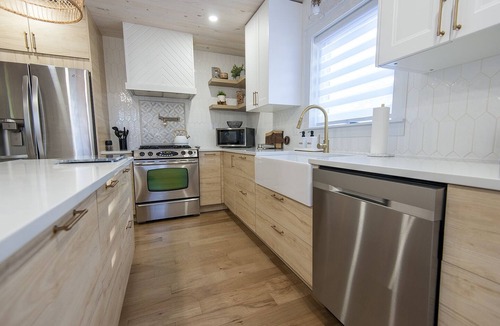Ruthven House | WaveCrest Cottage -KINGSVILLE - Premium Comfort