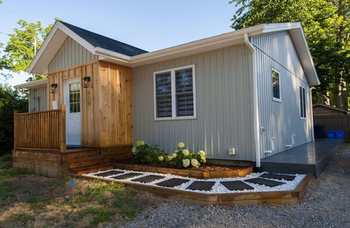 Ruthven House | WaveCrest Cottage -KINGSVILLE - Premium Comfort