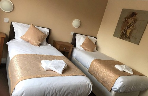 Dingwall House | Waverley Inn