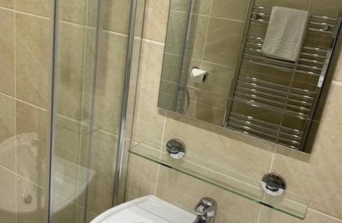 Dingwall House | Waverley Inn