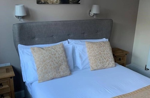 Dingwall House | Waverley Inn