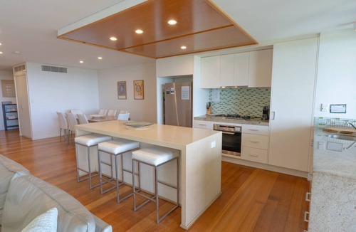 Point Lookout Apartment | Waves 12 Beachfront Apartment with pool