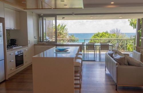 Point Lookout Apartment | Waves 12 Beachfront Apartment with pool