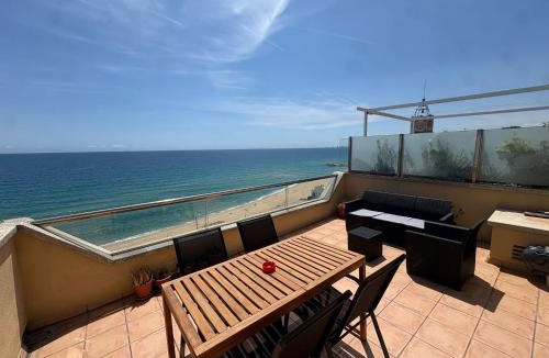 Montgat Apartment | Waves and sky