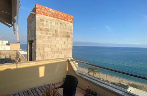 Montgat Apartment | Waves and sky