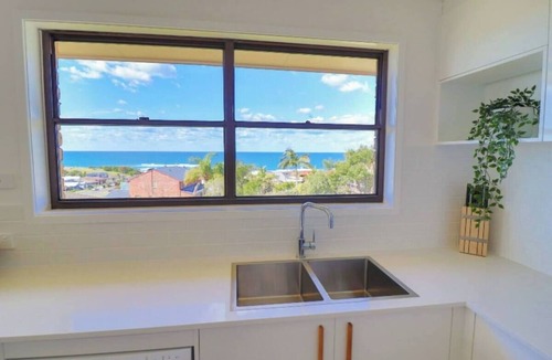 Caves Beach House | Waves @ Caves - spectacular ocean views