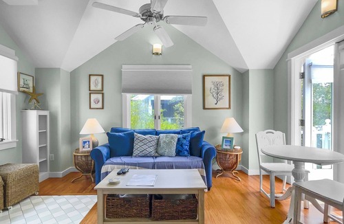 Seaside Cottage | "Waves" | Community Heated Pool | Close to Town Square & Private Beach Access | Dog-Friendly