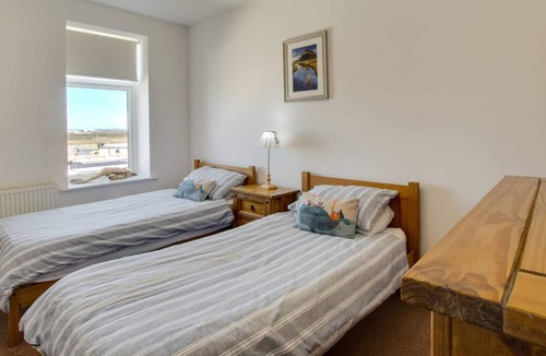 Dinas Dinlle Apartment | Waves in Caernarfon